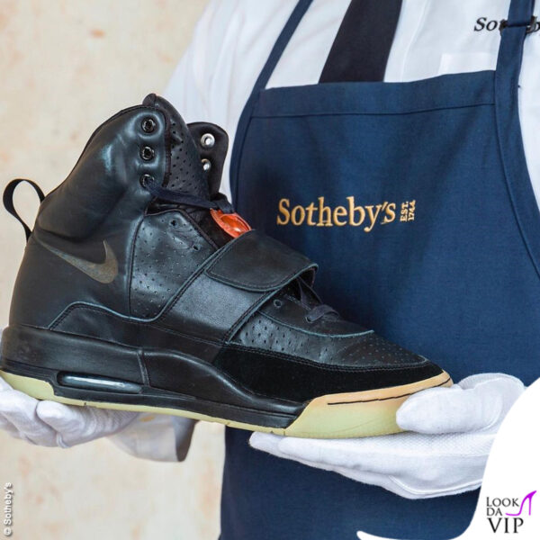 Le Nike Air Yeezy 1 Grammy Worn sono state da poco battute all'asta, raggiungendo la quotazione di 1,8 milioni di dollari