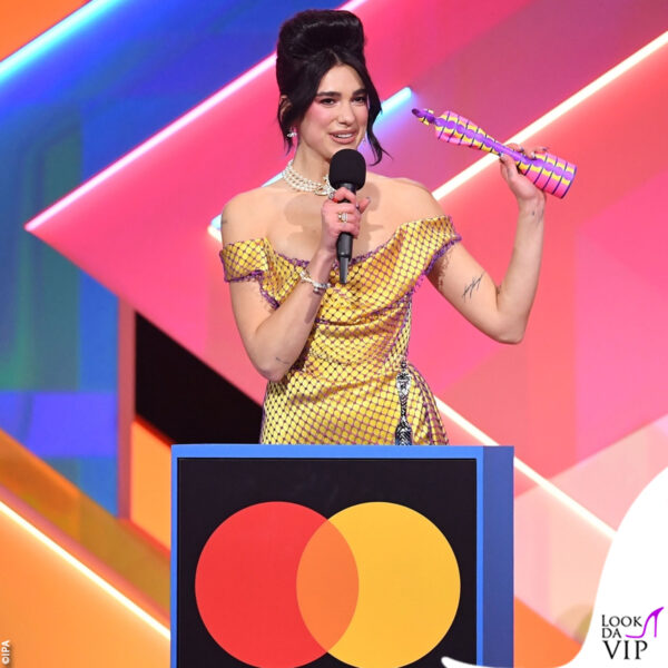 ha vinto il premio per il miglior album (Future Nostalgia) e quello per l'artista femminile dell'anno