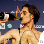 Maneskin Eurovision outfit Etro Damiano pantaloni rotti mutande nere