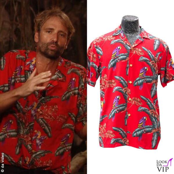 Sfondo rosso per la camicia Paradise Found.  Un look vintage che è una citazione