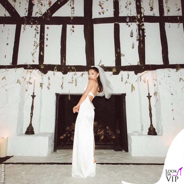 Ariana Grande in abito da sposa
