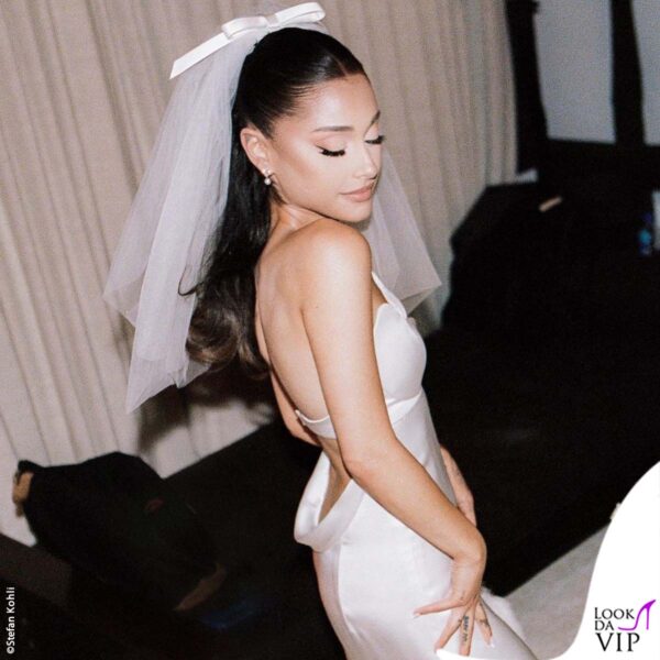 Ariana era elegantissima nel suo look nuziale 
