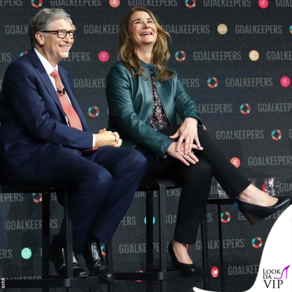 Bill e Melinda Gates nel 2021 - per lei giacca in pelle verde e zeppe
