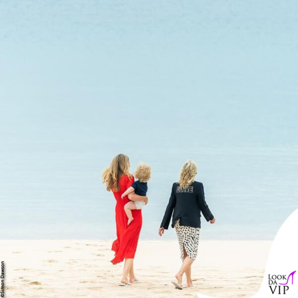 Jill e Carrie si sono ritagliate un momento di gioco in spiaggia con il piccolo Wilfred Johnson 