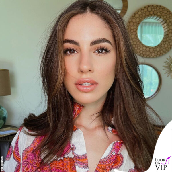 Giulia De Lellis mostra le lunghe ciglia e le sopracciglia folte 
