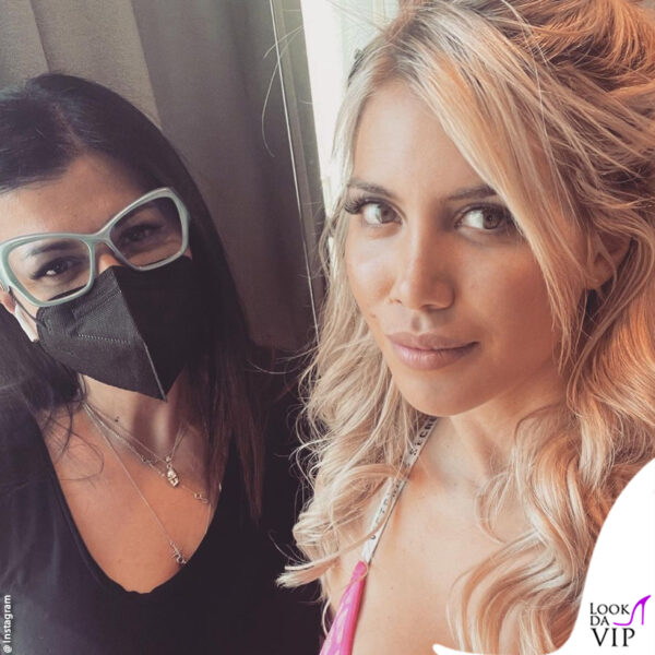 Emanuela Pecchi con Wanda Nara, che si è sottoposta alla laminazione ciglia 