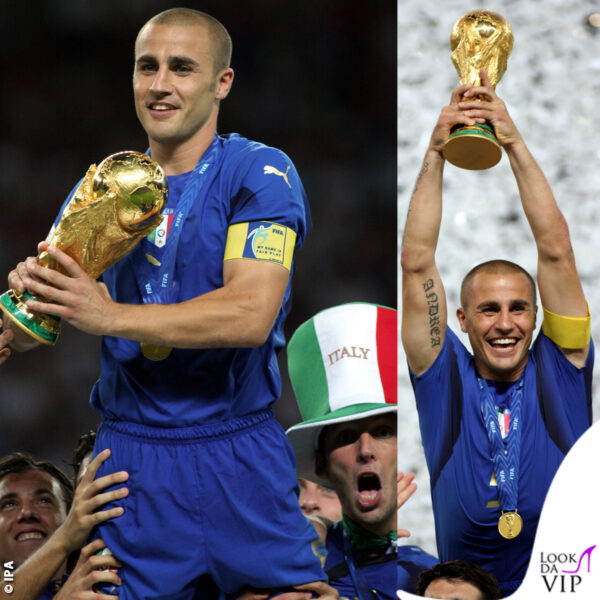 Fabio Cannavaro, con la maglia azzurra disegnata da Neil Barrett, stringe la coppa dei Mondiali del 2006