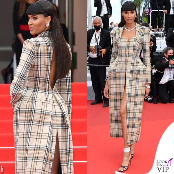 Cindy Bruna con abito Area, gioielli Pomellato, sandali Giuseppe Zanotti