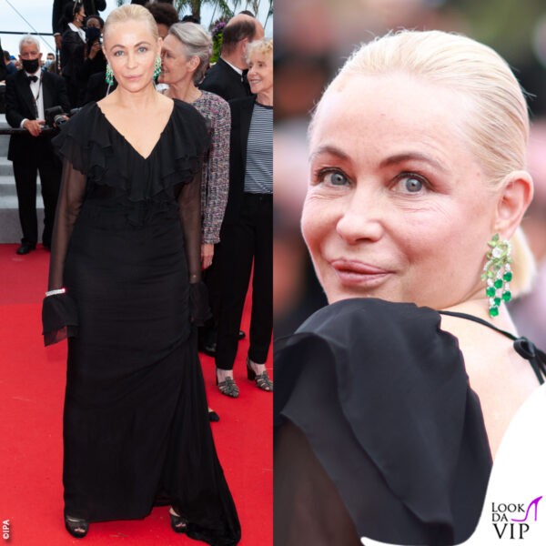 Abito Ami Paris e gioielli Chopard per Emmanuelle Beart