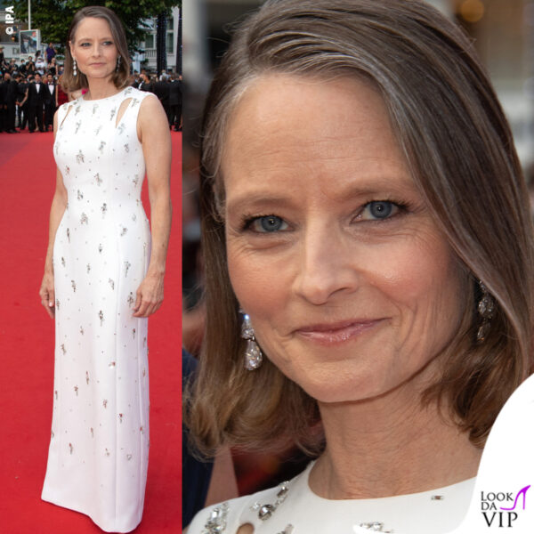 Bellissima sul red carpet in Givenchy