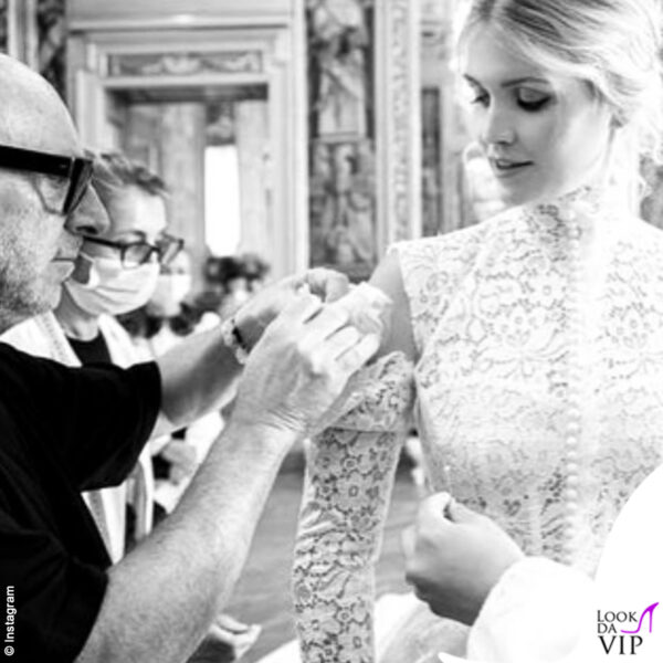 Domenico Dolce dà gli ultimi ritocchi al vestito da sposa di Kitty Spencer 