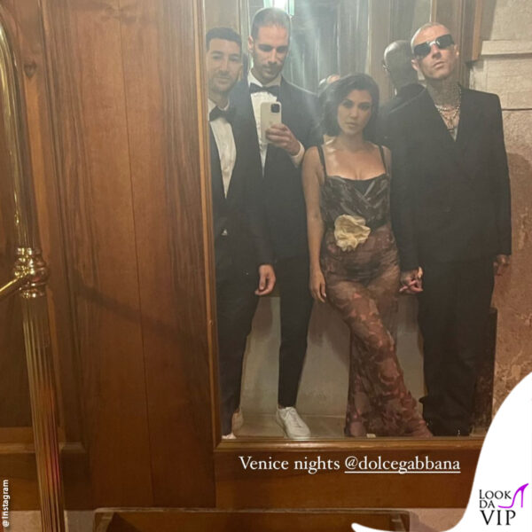 Kourtney Kardashian con il fidanzato Travis Barker 