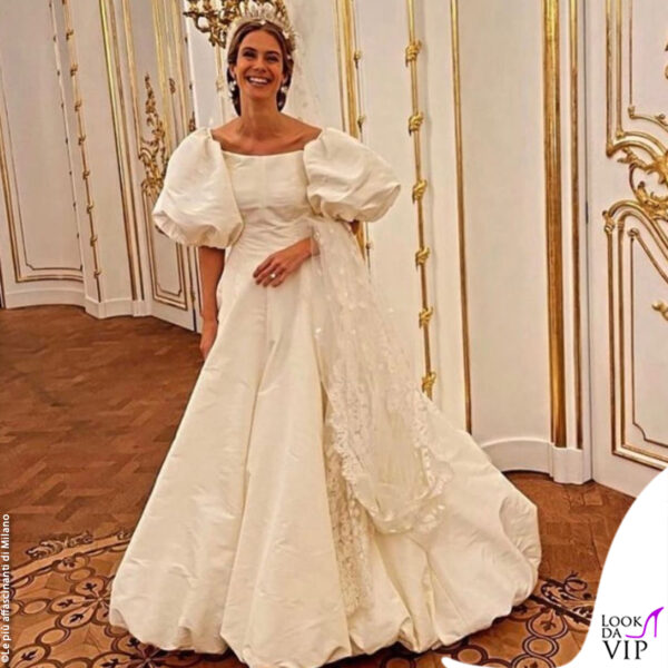 la sposa con un voluminoso abito Valentino 