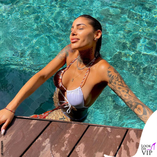 Nicole posa come una sirena 