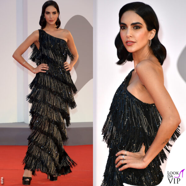 Rocio Munoz Morales (abito Pinko, sandali Giuseppe Zanotti e gioielli Pandora)