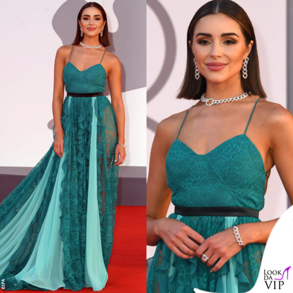 Olivia Culpo (abito Pinko, gioielli Pomellato)