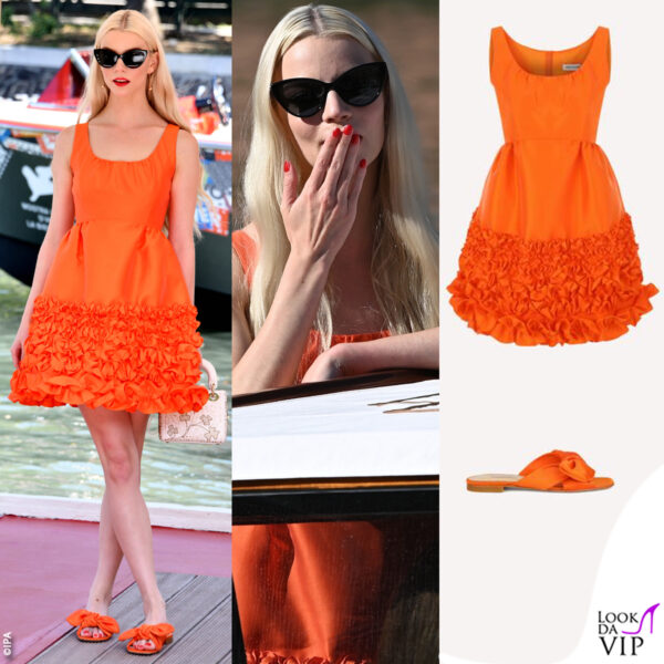 Anya Taylor-Joy (abito e ciabatte Dice Kayek, borsa Dior)