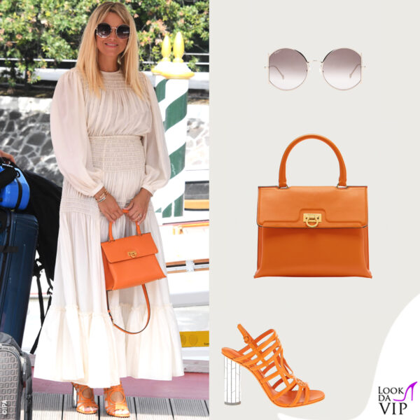 Francesca Barra (abito Tory Burch, borsa occhiali e sandali Ferragamo, gioielli Crivelli)