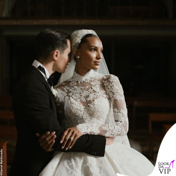 un poetico scatto dove Jasmine sembra guardare al futuro con Juan (in Armani)