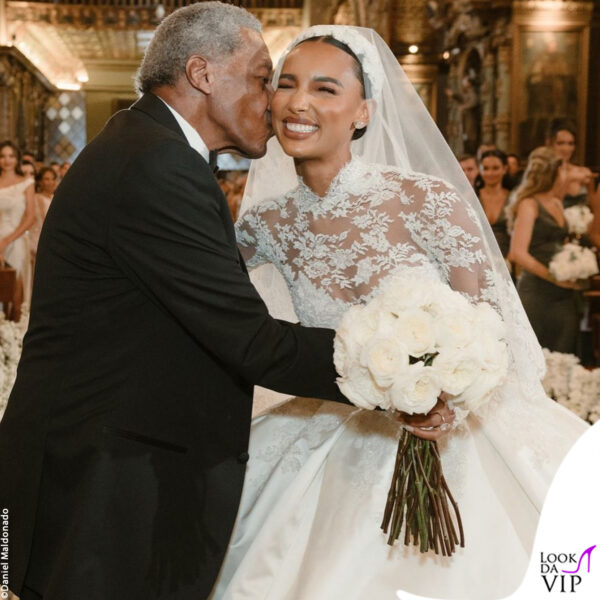 la Tookes riceve un dolce bacio dal nonno