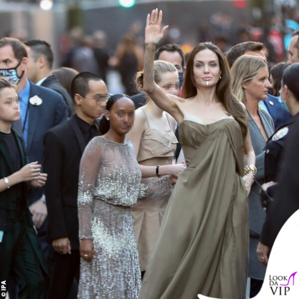 La star si è mostrata al pubblico come una mamma davvero glamour