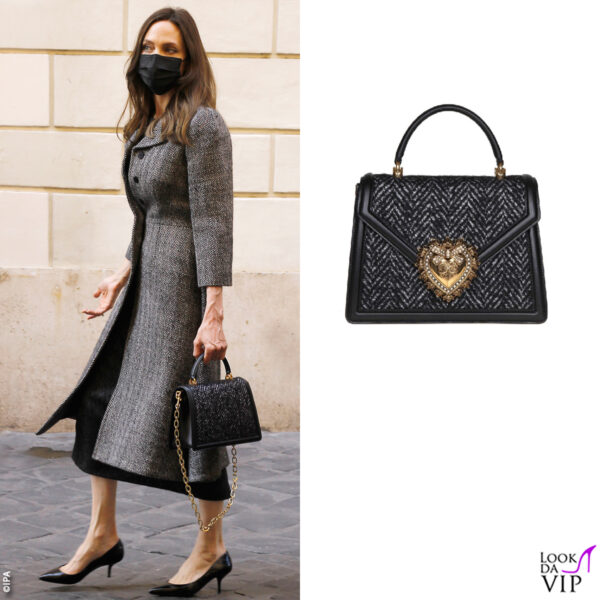 cappotto vintage, décolleté e borsa Dolce&Gabbana