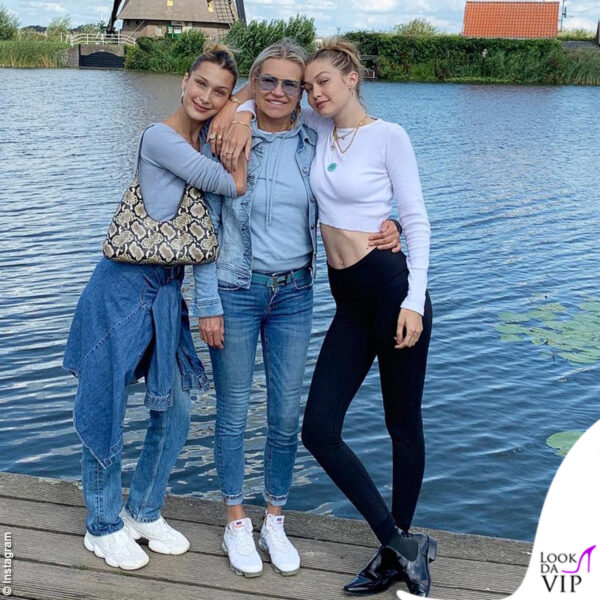 Yolanda Hadid con le figlie Bella e Gigi: lei è un'ex modella 