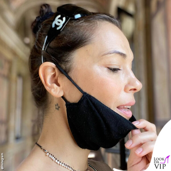 Giorgia sceglie sempre un make up delicato (occhiali da sole Chanel)