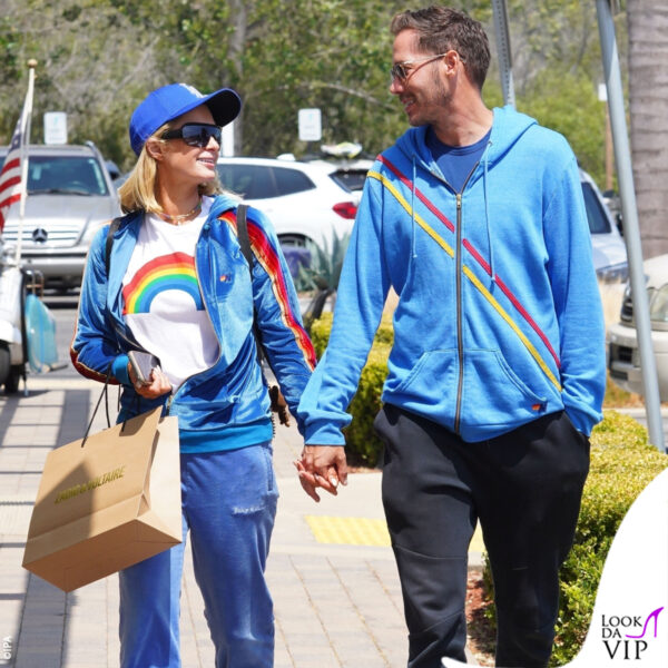 Paris e Carter casual e abbinati a Los Angeles