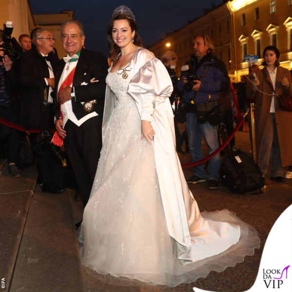 anche l'abito per il party è stato creato da Reem Acra 