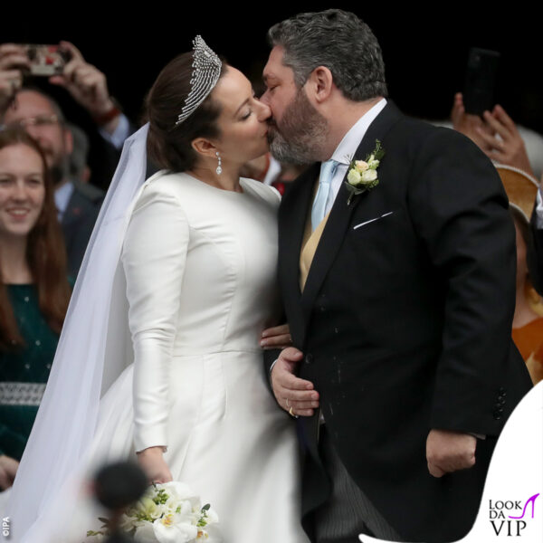 fresie e orchidee per il bouquet di Rebecca -  "Sono fiori che mi ricordano il Venezuela, dove sono cresciuta", ha dichiarato la sposa 