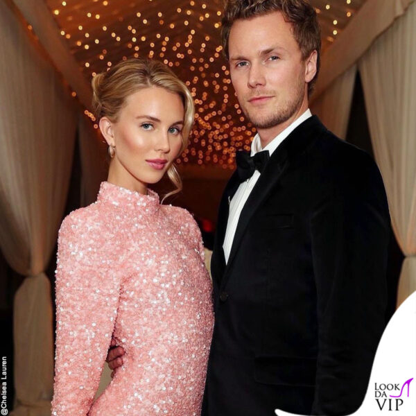Barron Hilton, fratello di Paris, con la moglie Tessa, in Alice + Olivia 
