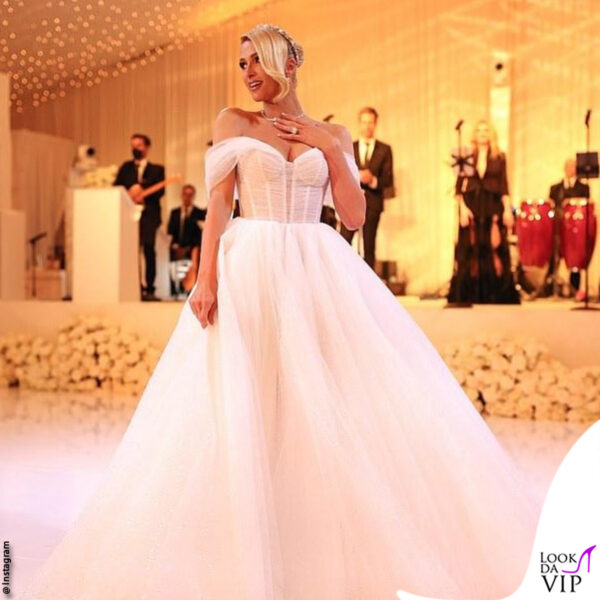 per il primo ballo con Carter la neo-sposa sembrava una principessa nell'abito con bustino e gonna ampia di Galia Lahav 