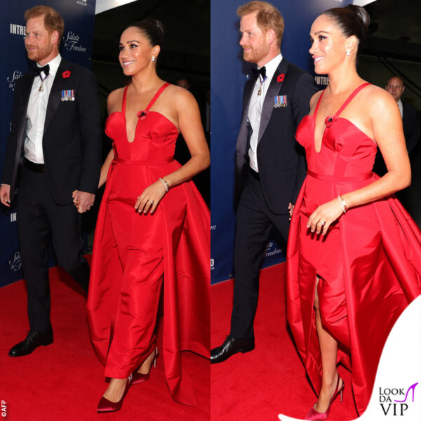 La duchessa di Sussex ha optato per un abito rosso, in pendant col red carpet 