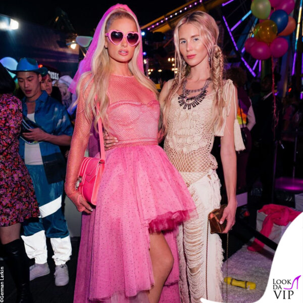 Paris con la cognata Tessa Hilton 