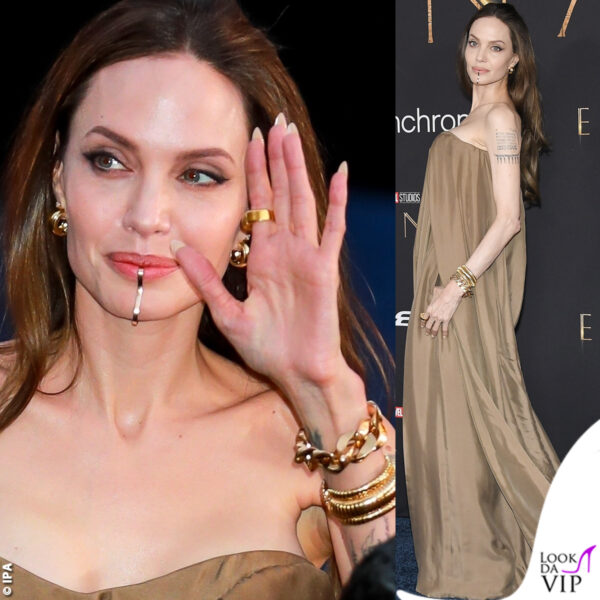 Alla prima di "The Eternals", a Los Angeles, Angelina Jolie si presenta attorniata dai figli e con un insolito gioiello sul mento