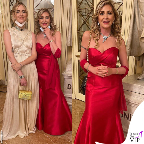 E l'abito rosso fuoco Atelier Emé di Marina ha rubato la scena all'abito color champagne Dior dell'influencer