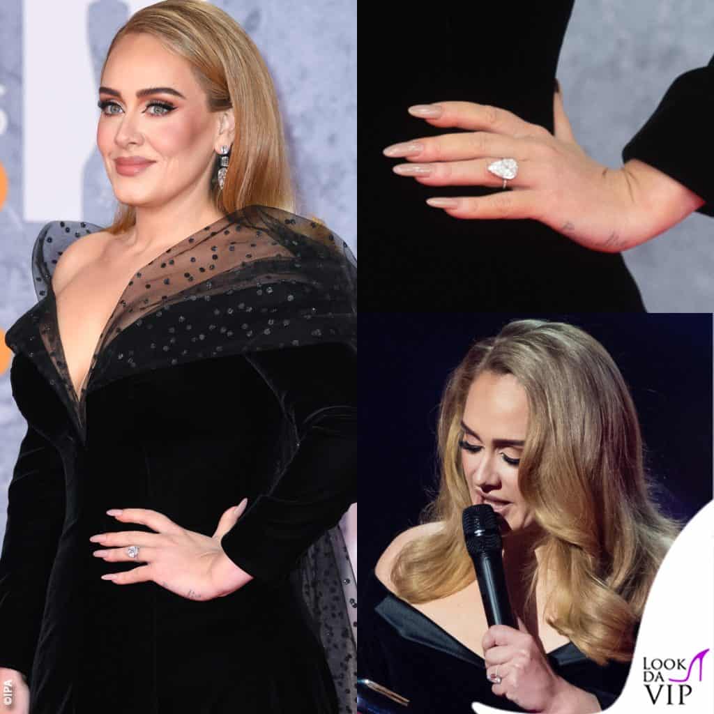 adele ai brit awards mostra l'anello con il diamante da sogno