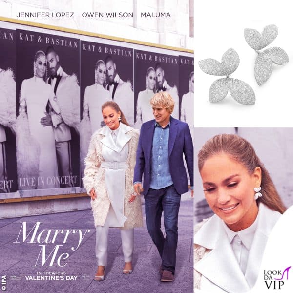 Nella locandina di "Marry Me - Sposami" Jennifer Lopez indossa orecchini Pasquale Bruni
