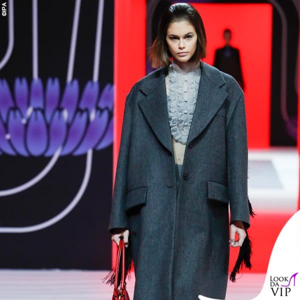 Kaia Gerber manca da un po' in città, eccola da Prada nel 2020 