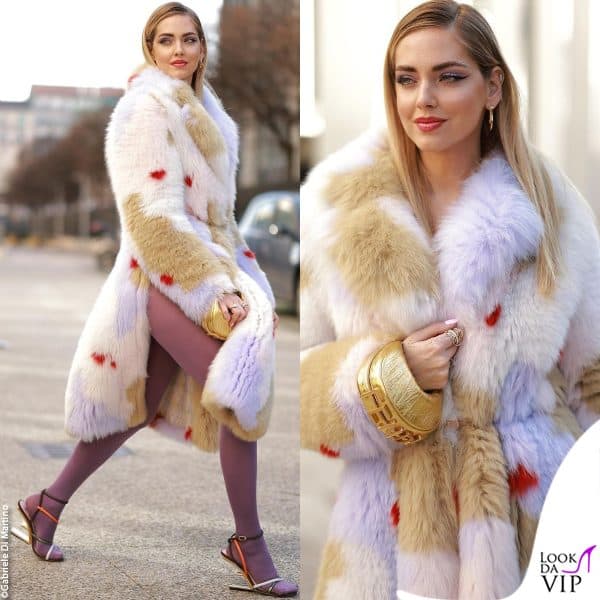 Pelliccia e sandali per Chiara Ferragni 