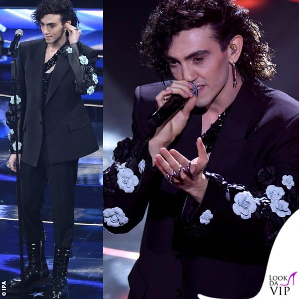 Michel Bravi in Roberto Cavalli: riuscire ad essere elegante con i fiori sulle maniche non è facile nemmeno per una donna - VOTO 6,5
