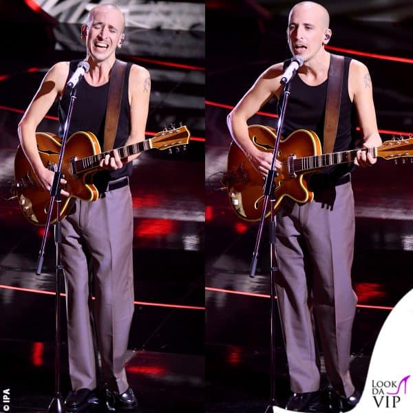 Punta tutto sulla canzone e dimentica il look. In canotta all'Ariston? No, grazie - VOTO  4