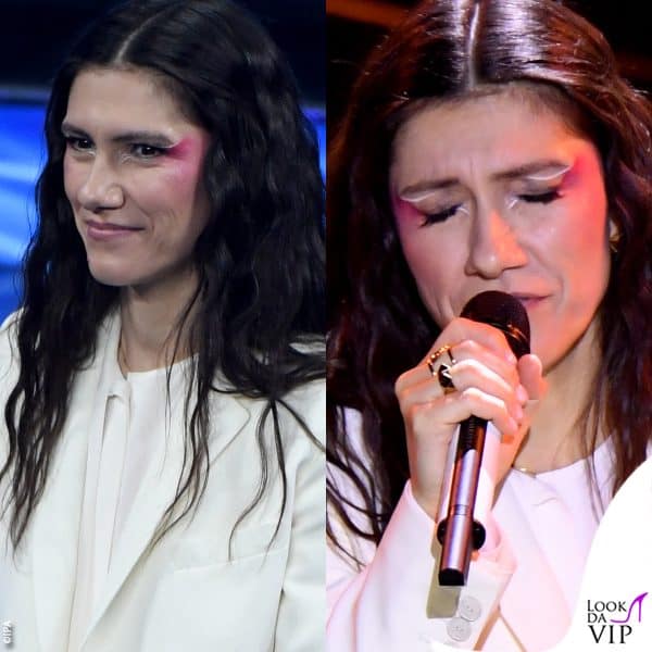 Elisa spezza il bianco con make up di tonalità accesa (outfit Valentino)