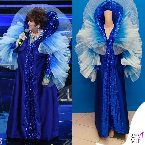 Orietta Berti arriva all'Ariston vestita da Fata Turchina e canta "Luna Piena"