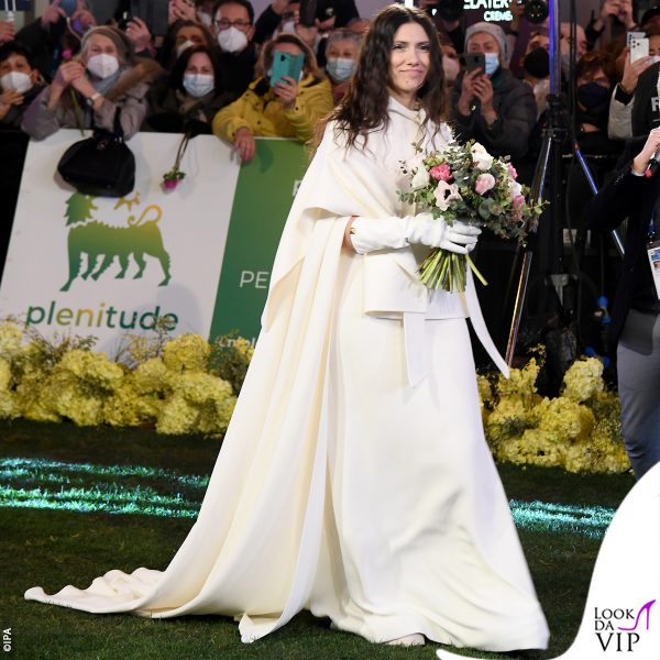 Elisa indosserà, per tutte le serate, alcune creazioni esclusive create dal direttore creativo di Valentino, Pierpaolo Piccioli