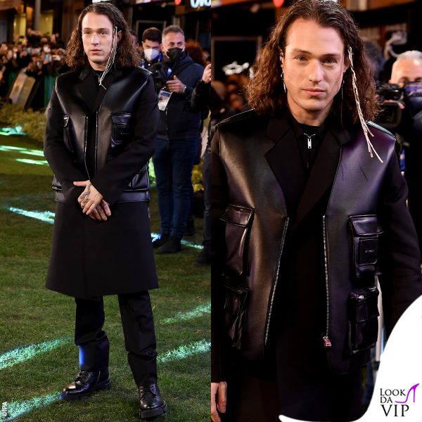 Irama con un outfit Givenchy