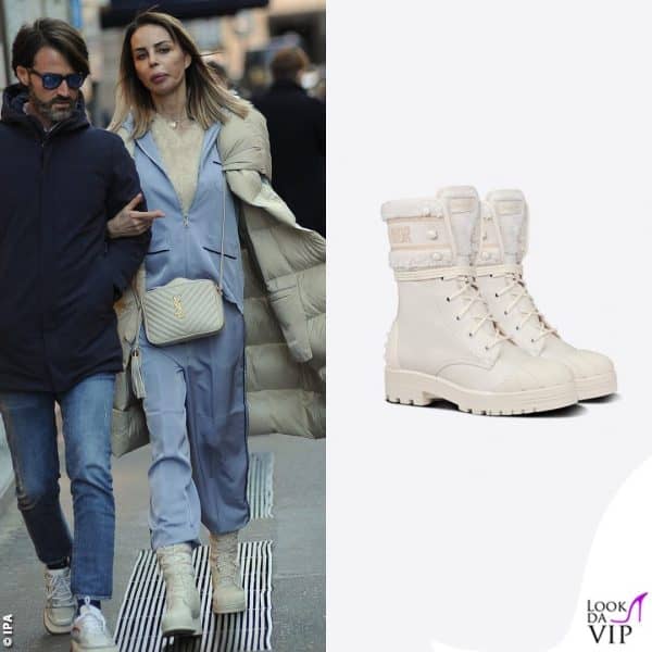 Nina Moric con gli stivali D Major di Dior 