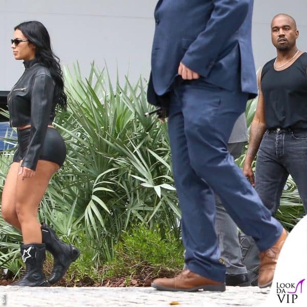 Chaney e Kanye all'uscita del loro hotel di Miami 