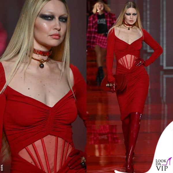 Gigi in passerella per Versace durante la MFW 
